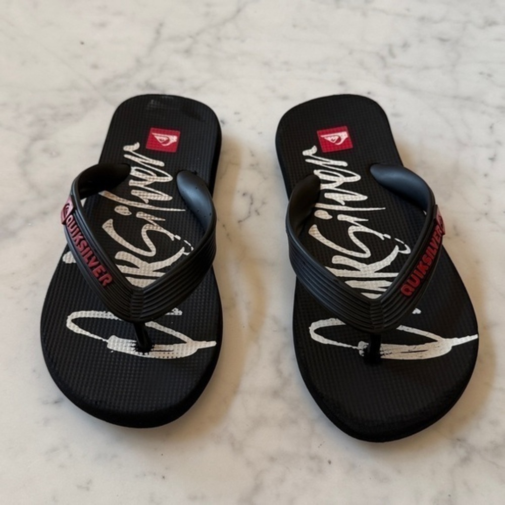 Quiksilver Boys Size 13 Black Flip Flops Beach Pool Sandals